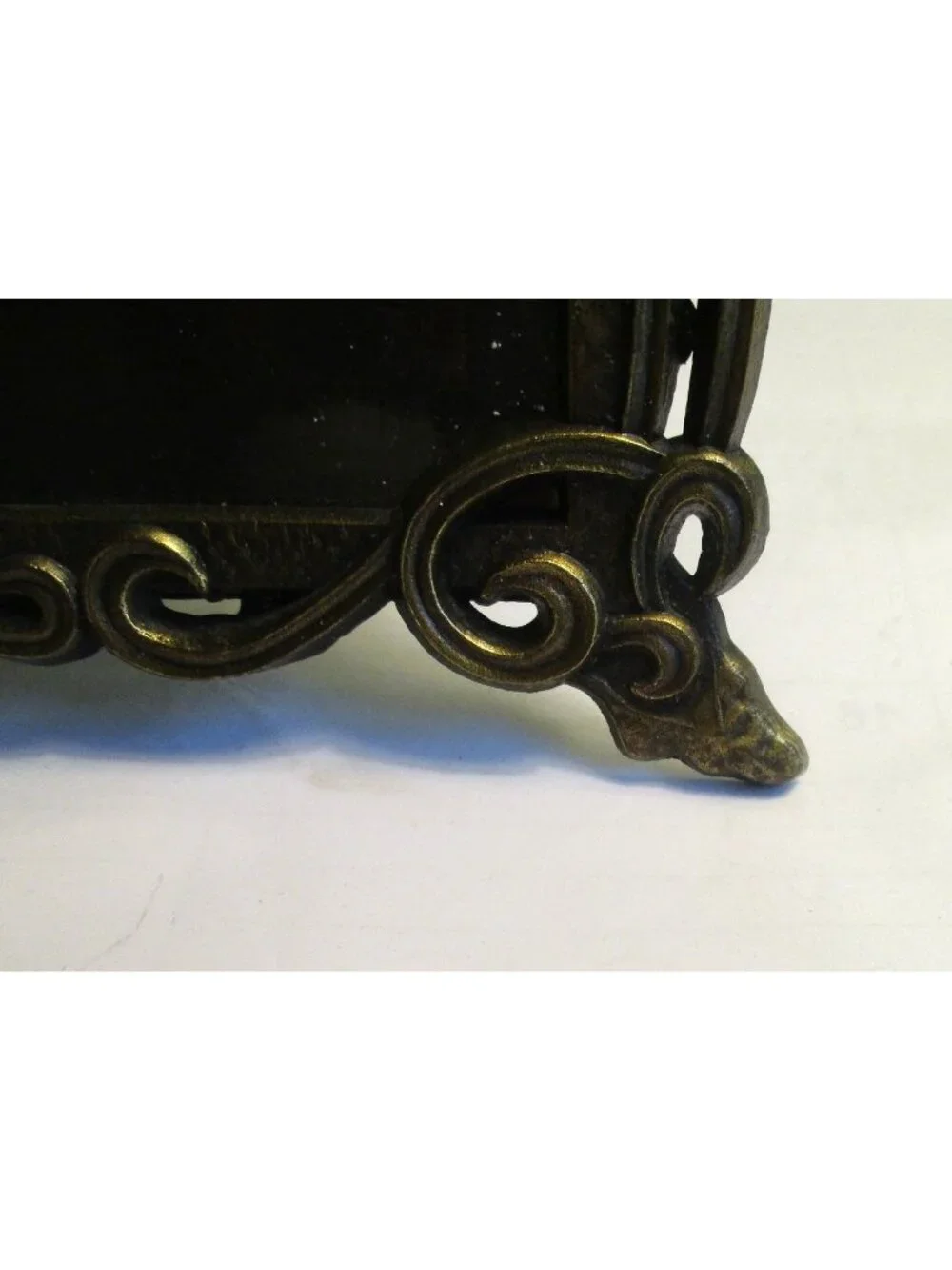 Unbranded antique gold